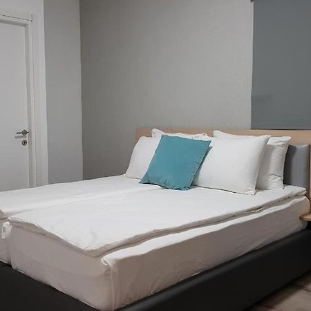 אור יהודה Airport Guest House מראה חיצוני תמונה