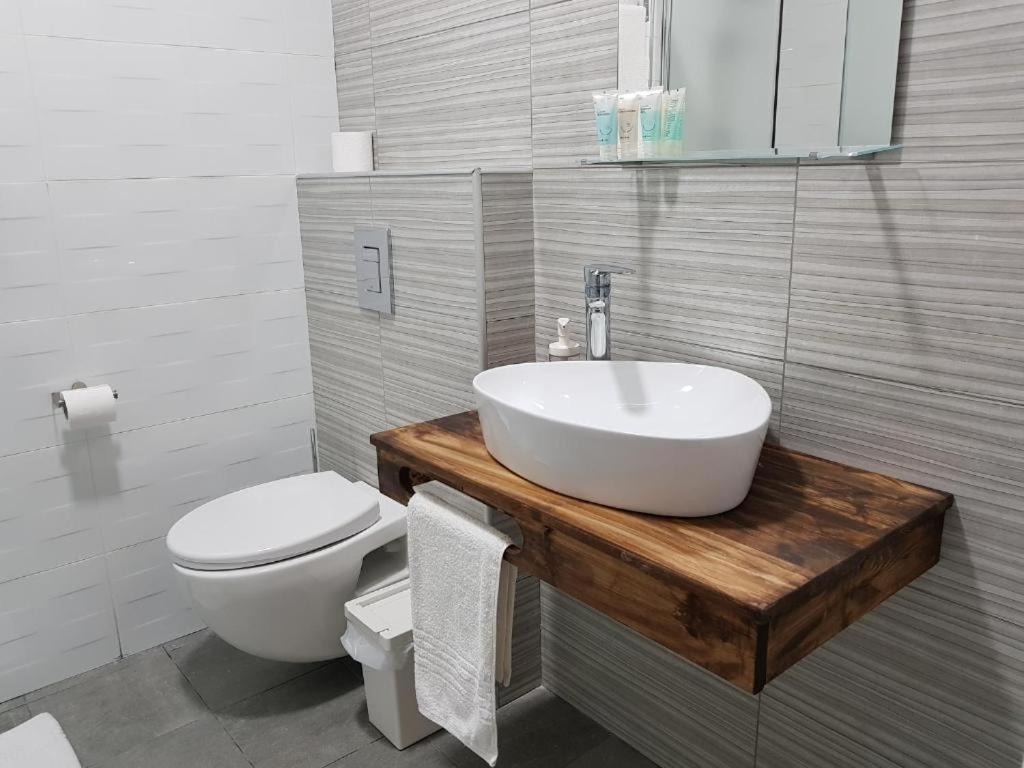 אור יהודה Airport Guest House מראה חיצוני תמונה